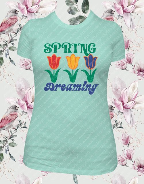 T-shirt with tulips and the phrase "Spring Dreaming"